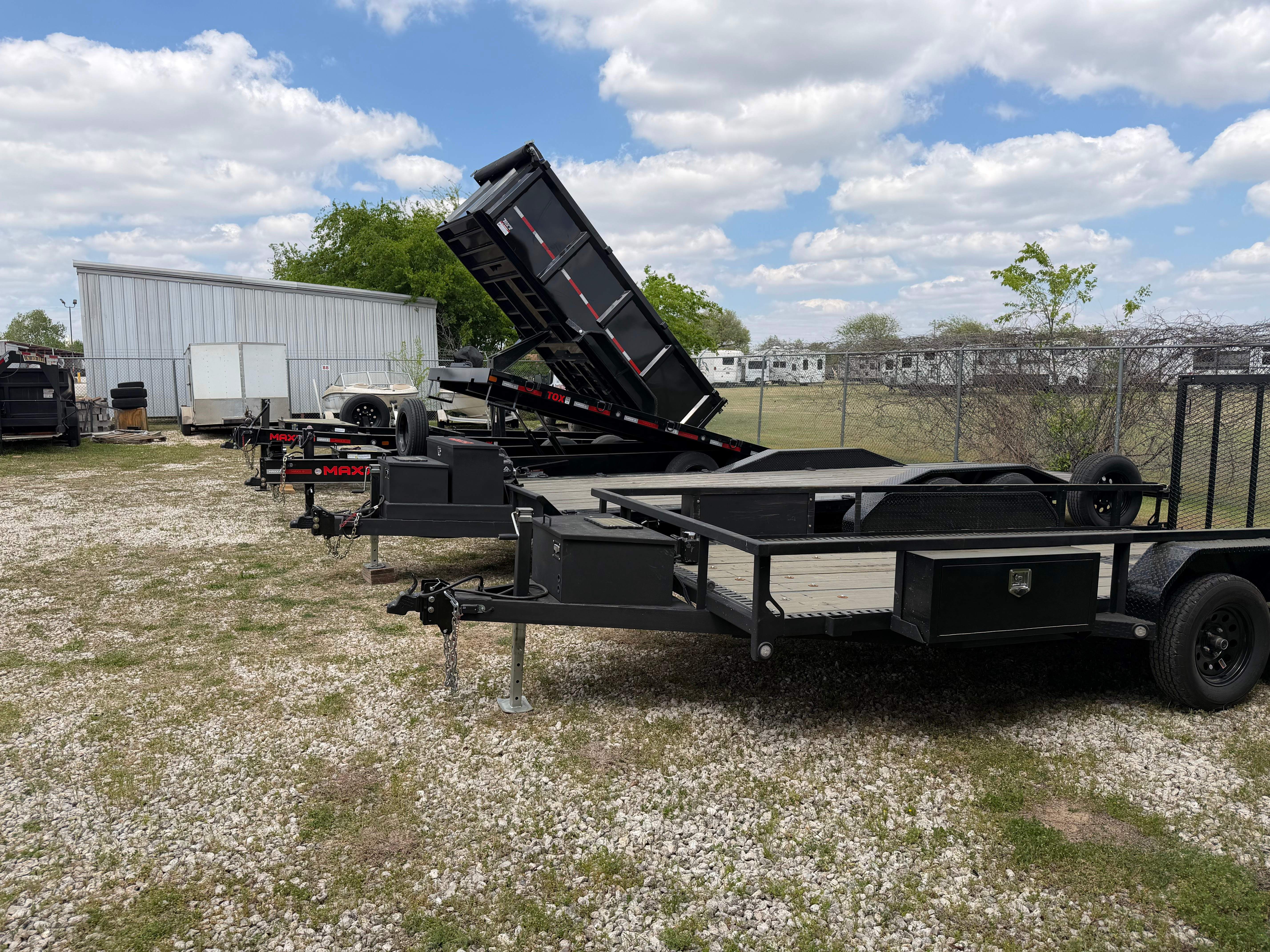 Dump trailer rental for construction projects